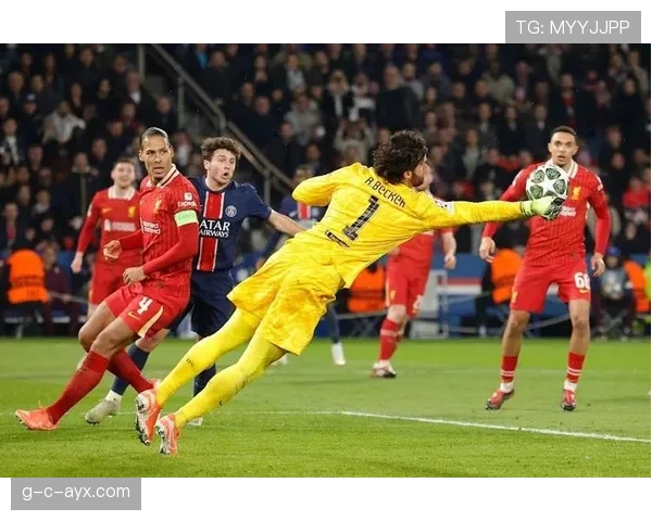 库尔图瓦与阿利松：门线扑救和出球组织的风格对比