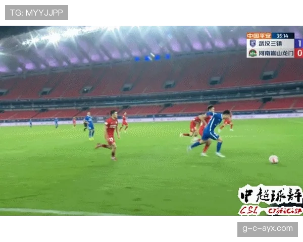 拉人犯规为何有时不吹?裁判判罚的3个关键尺度 拉人犯规为何有时不吹?裁判判罚的3个关键尺度