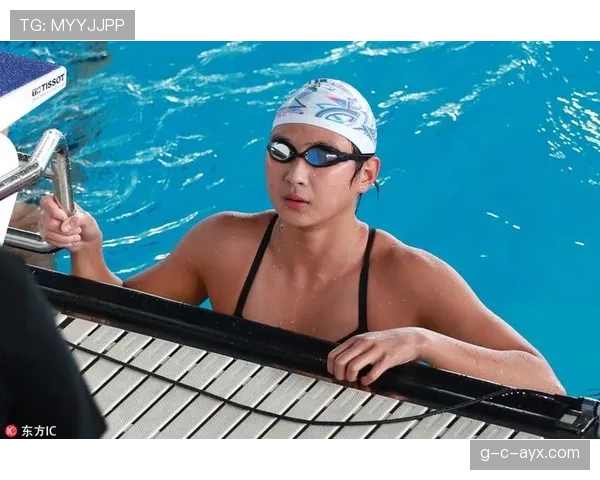 李冰洁训练完直接啃鸡腿？这自律和放纵的切换也太真实了