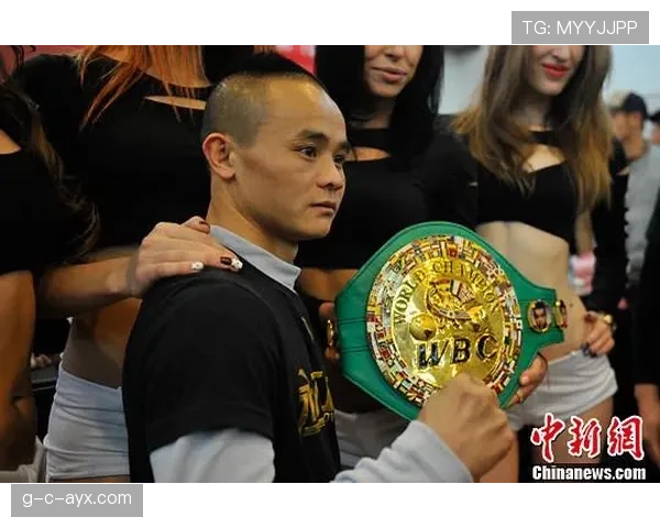 熊朝忠家的拖拉机还没换，拳台上的金腰带倒攒了一抽屉