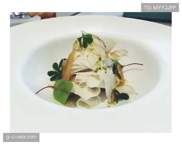 莱万训练完回家吃的是米其林三星还是蛋白粉拌饭？